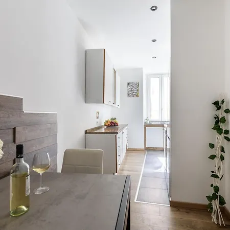 Hostly-the Piramide Soul Roma-10min To Colosseum Apartamento Roma