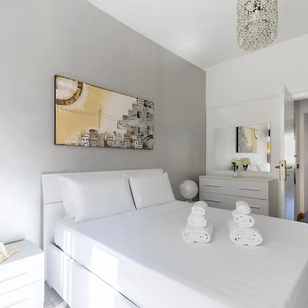 Hostly-the Piramide Soul Roma-10min To Colosseum Apartamento